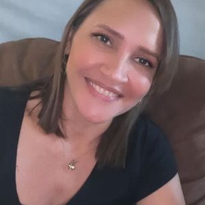 Meet your Posher, Yanet